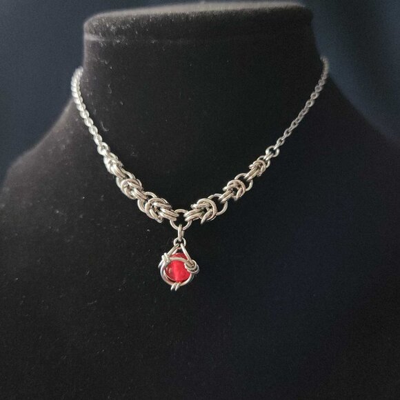 Gothic Victorian vampire blood red and silver chainmail choker necklace - Picture 9 of 10